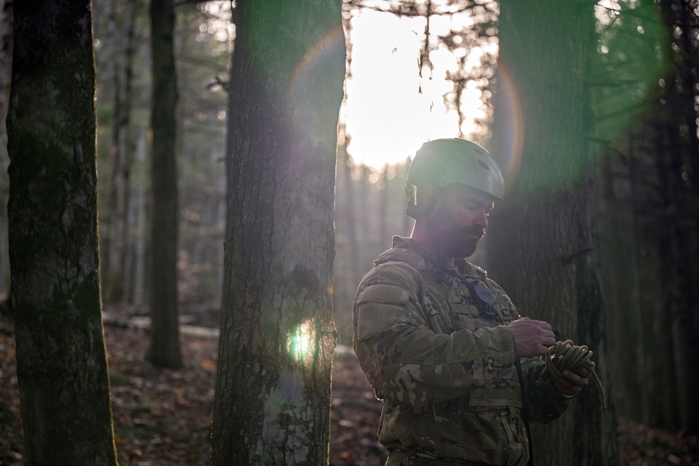 Army Mountain Warfare School winter training