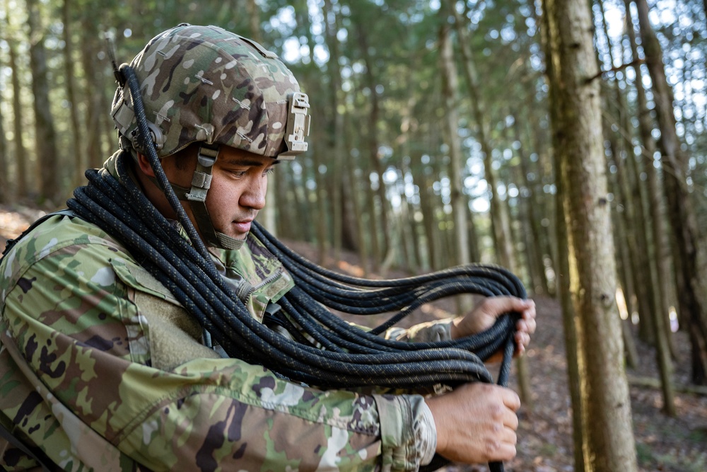 Army Mountain Warfare School winter training