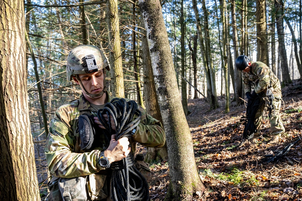 Army Mountain Warfare School winter training