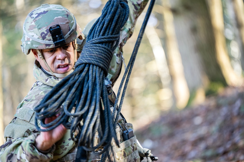 Army Mountain Warfare School winter training