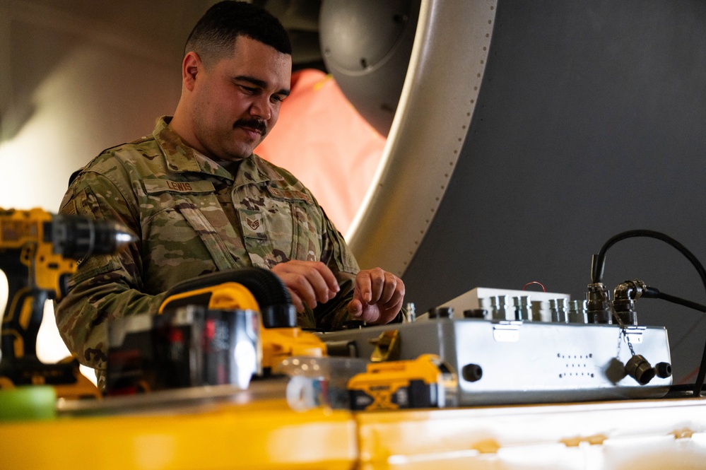 157th Aircraft Structural Technician Adjusting Hot Monitor