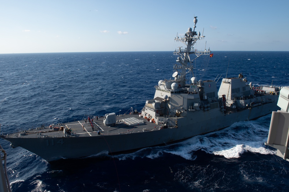 USS Ronald Reagan (CVN 76) conducts fueling-at-sea with  USS Ralph Johnson (DDG 114)
