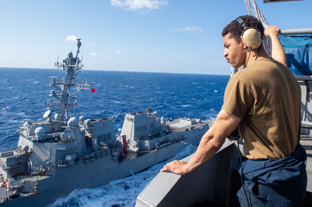 USS Ronald Reagan (CVN 76) conducts fueling-at-sea with  USS Ralph Johnson (DDG 114)