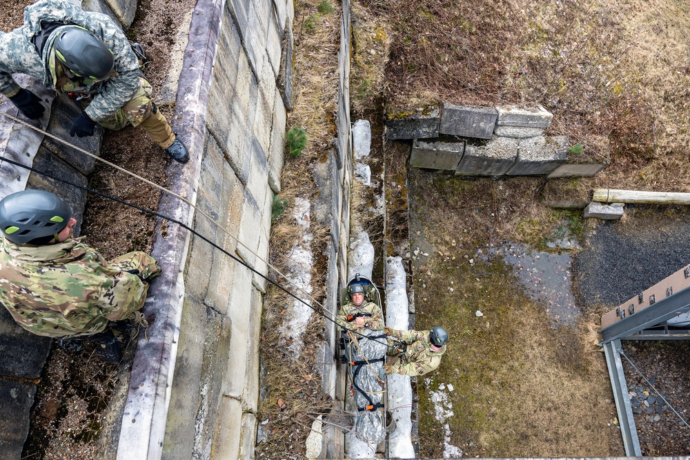 Army Mountain Warfare School winter training