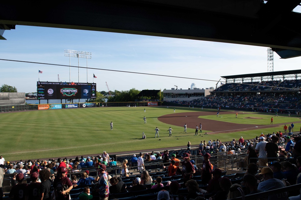 SURFLANT Sailor of the Year Candidates Attend Tides Game