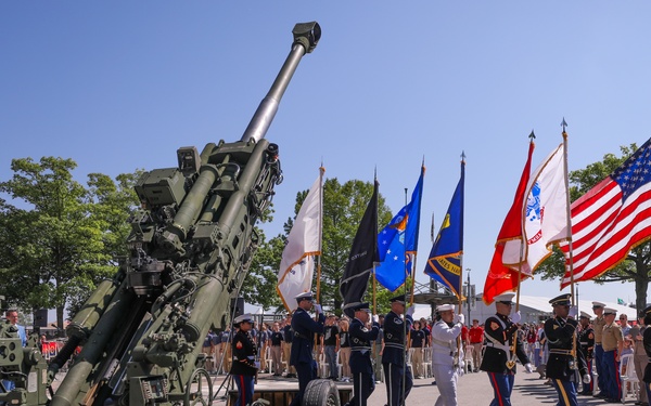 Enlistees raise their right hand at IMS
