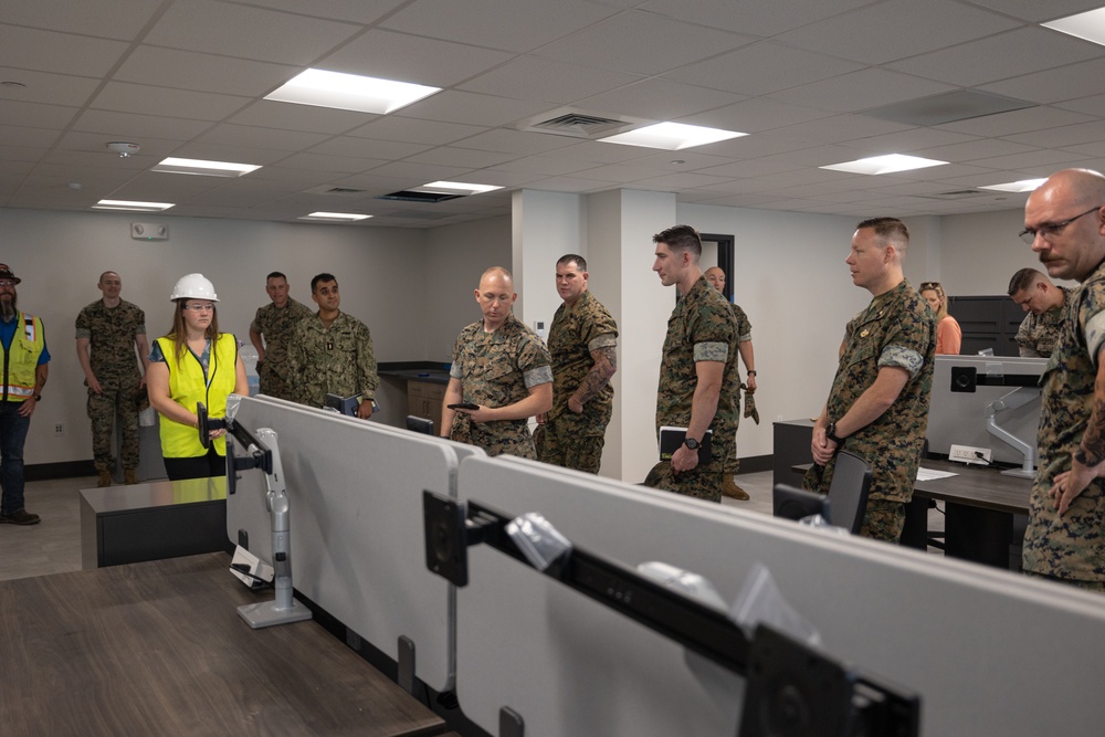 26th MEU Staff Visits New Command Post