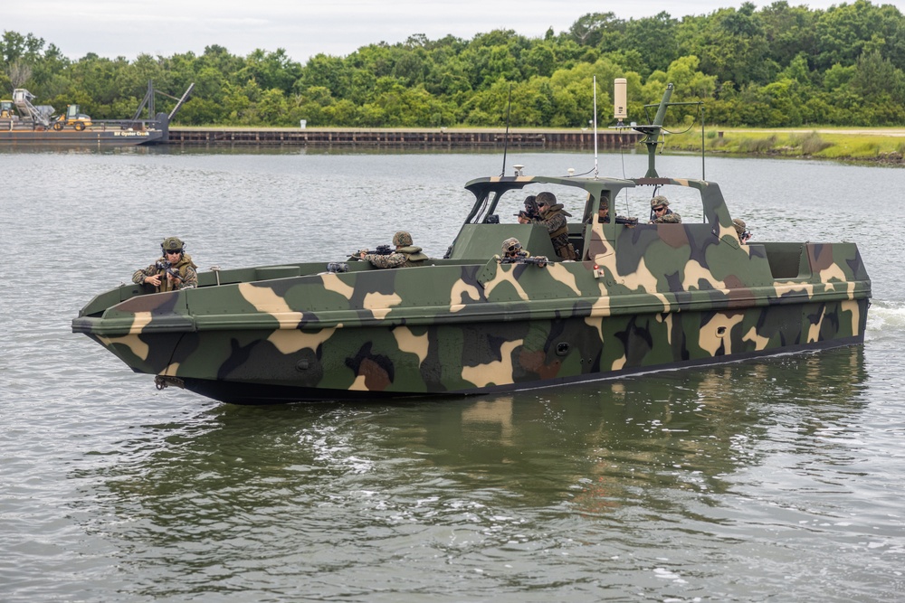 Combat Logistics Battalion 8 Conducts Littoral Service Support