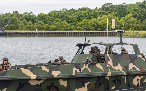 Combat Logistics Battalion 8 Conducts Littoral Service Support