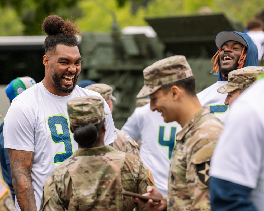 Seattle Seahawks meet with Ghost Soldiers, share team experience