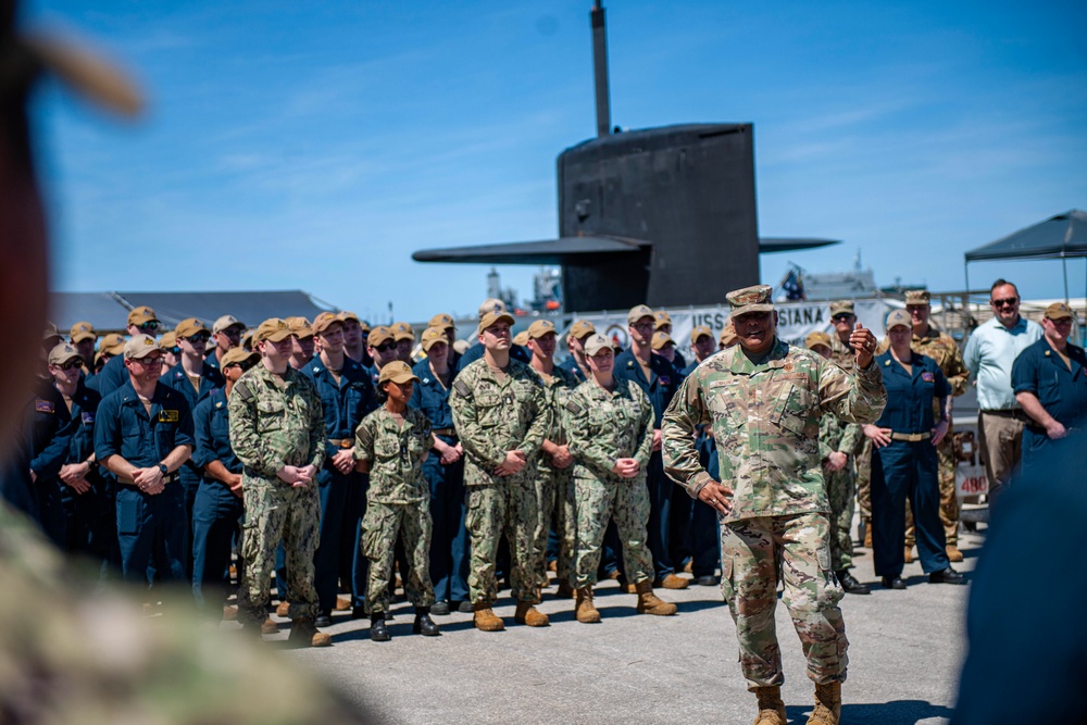 DVIDS - Images - STRATCOM Visits USS Louisiana [Image 12 of 12]