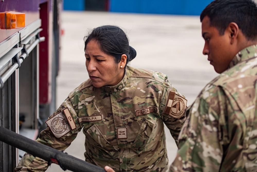 Peruvian, US firefighters train for aircraft fire evacuations