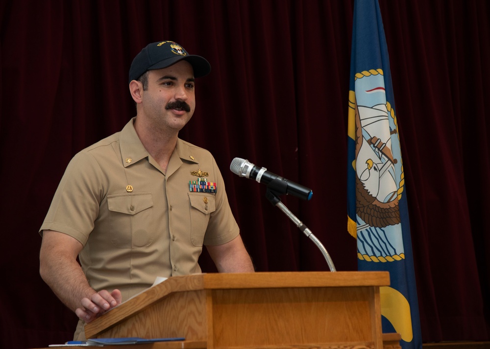 USS Patriot (MCM 7) Changes Command