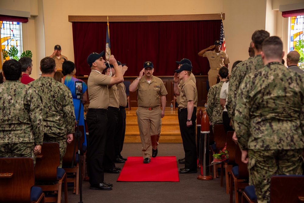 USS Patriot (MCM 7) Changes Command