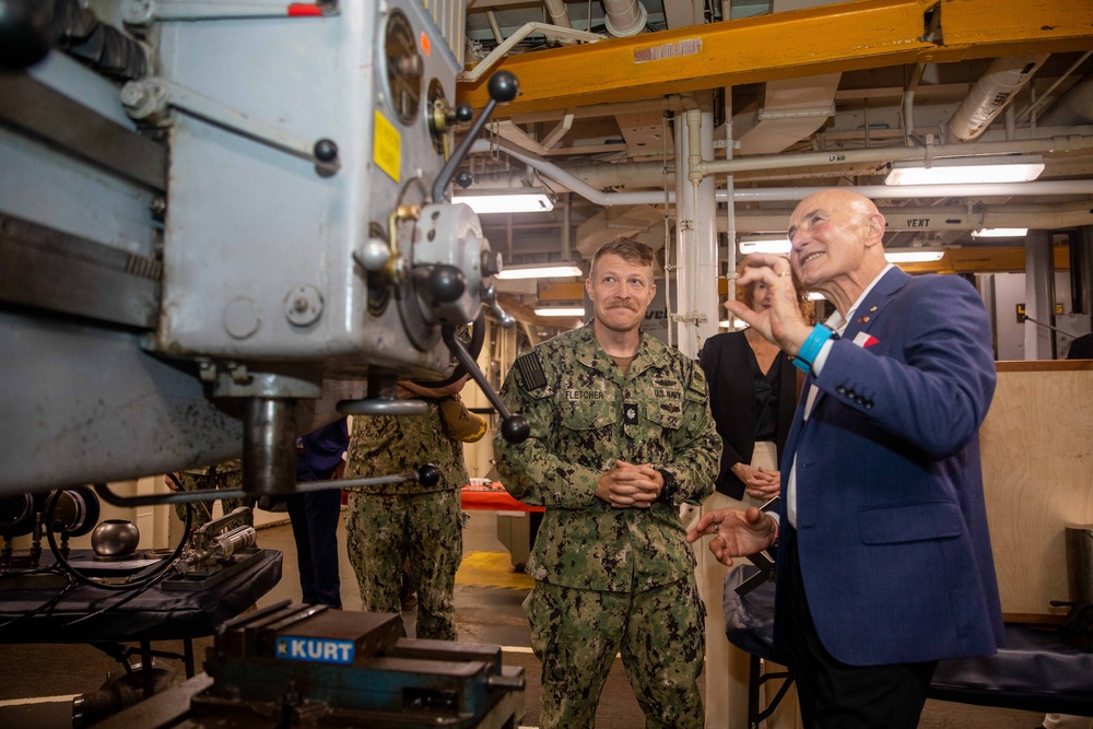 The Administrator of the Northern Territory Visits Emory S. Land