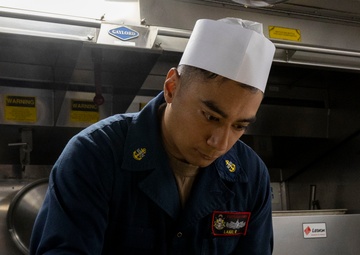 DDG 115 CELEBRATES MAY BIRTHDAYS