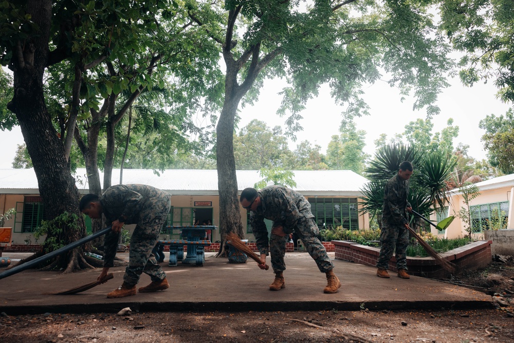 3rd LLB Volunteers at Philippine Elementary School