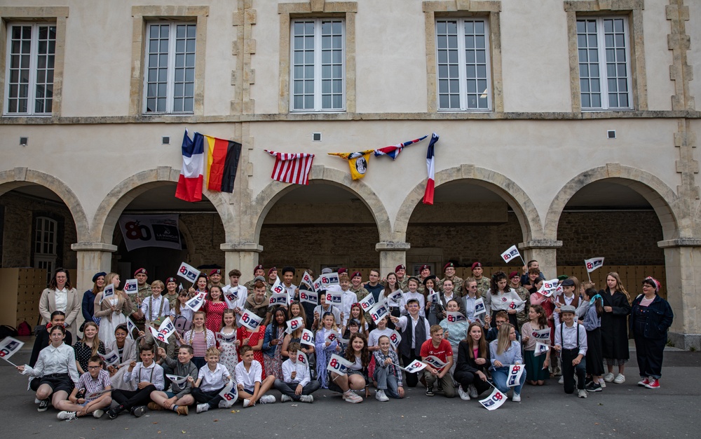 PARATROOPERS FRENCH SCHOOL CHILDREN VISIT