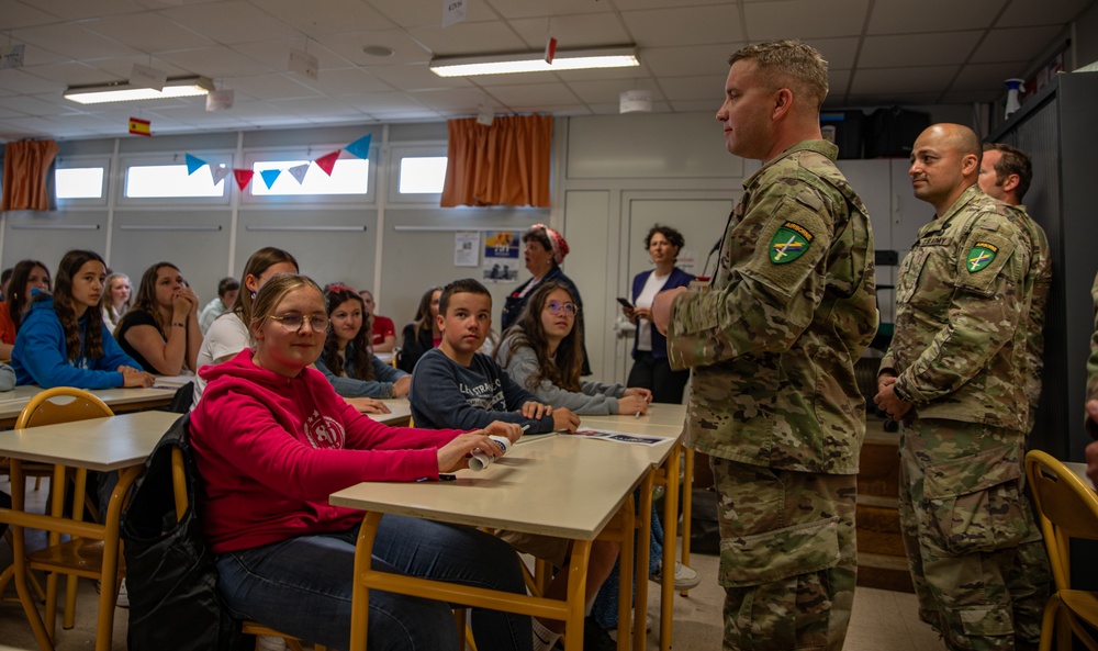 PARATROOPERS FRENCH SCHOOL CHILDREN VISIT