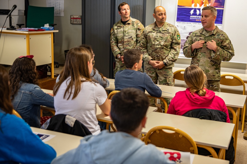 PARATROOPERS FRENCH SCHOOL CHILDREN VISIT