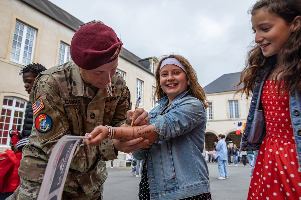 PARATROOPERS FRENCH SCHOOL CHILDREN VISIT