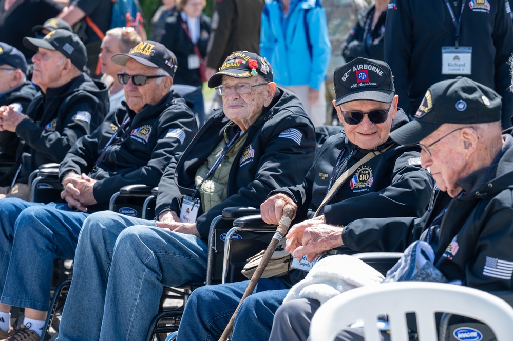 DVIDS - Images - Honoring the heroism of our WWII veterans [Image 1 of 7]