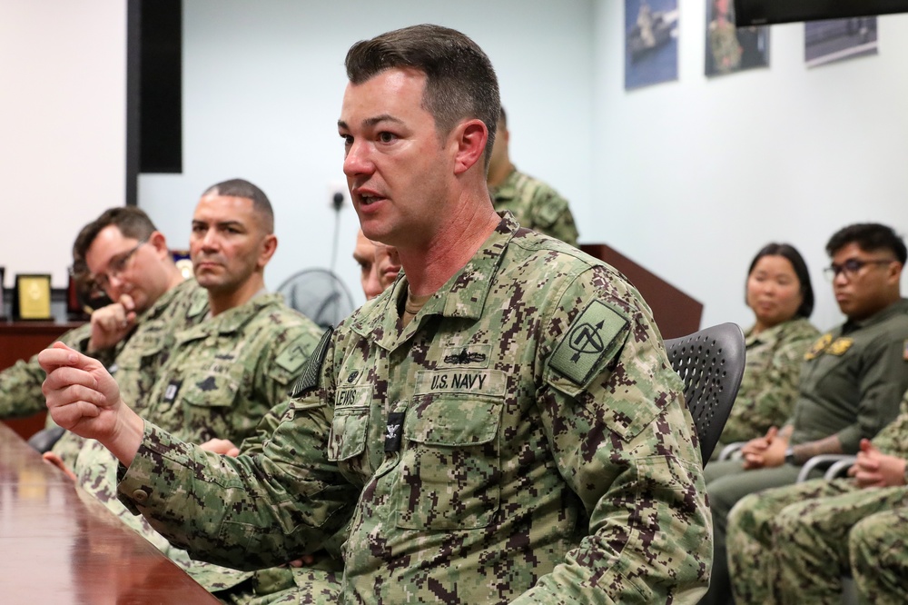 Commander, U.S. Indo-Pacific Command visits Command Destroyer Squadron Seven
