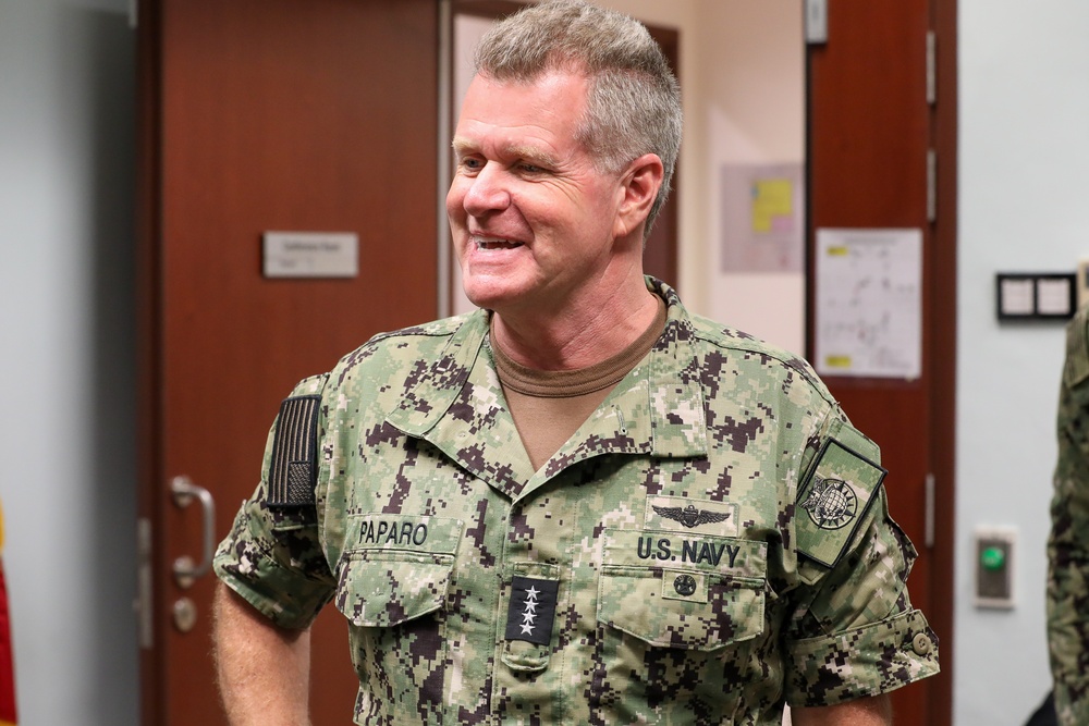 Commander, U.S. Indo-Pacific Command visits Command Destroyer Squadron Seven
