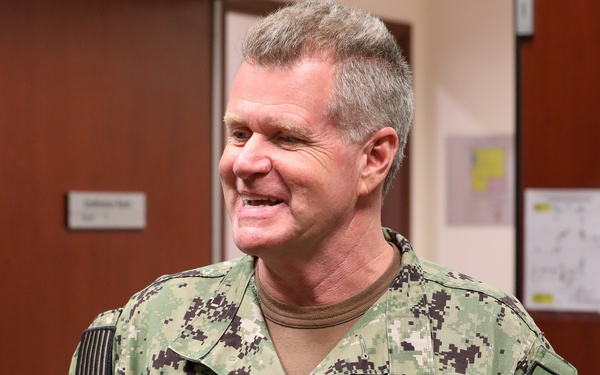 Commander, U.S. Indo-Pacific Command visits Command Destroyer Squadron Seven