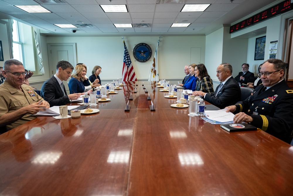 Deputy Secretary Hicks meets with Michigan Gov. Whitmer