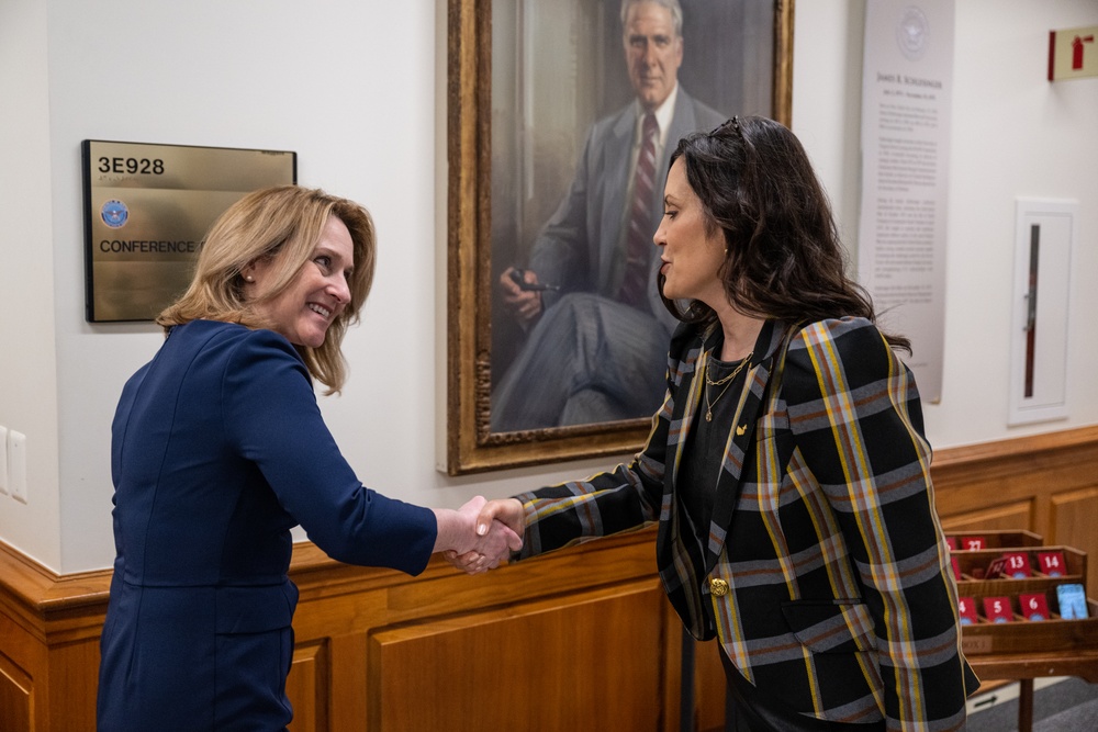 Deputy Secretary Hicks meets with Michigan Gov. Whitmer