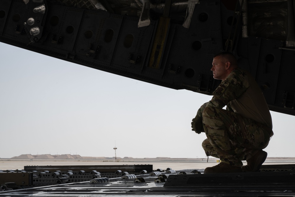 C-17 Globemaster III offload AH-64E Apaches in the USCENTCOM area of responsibility