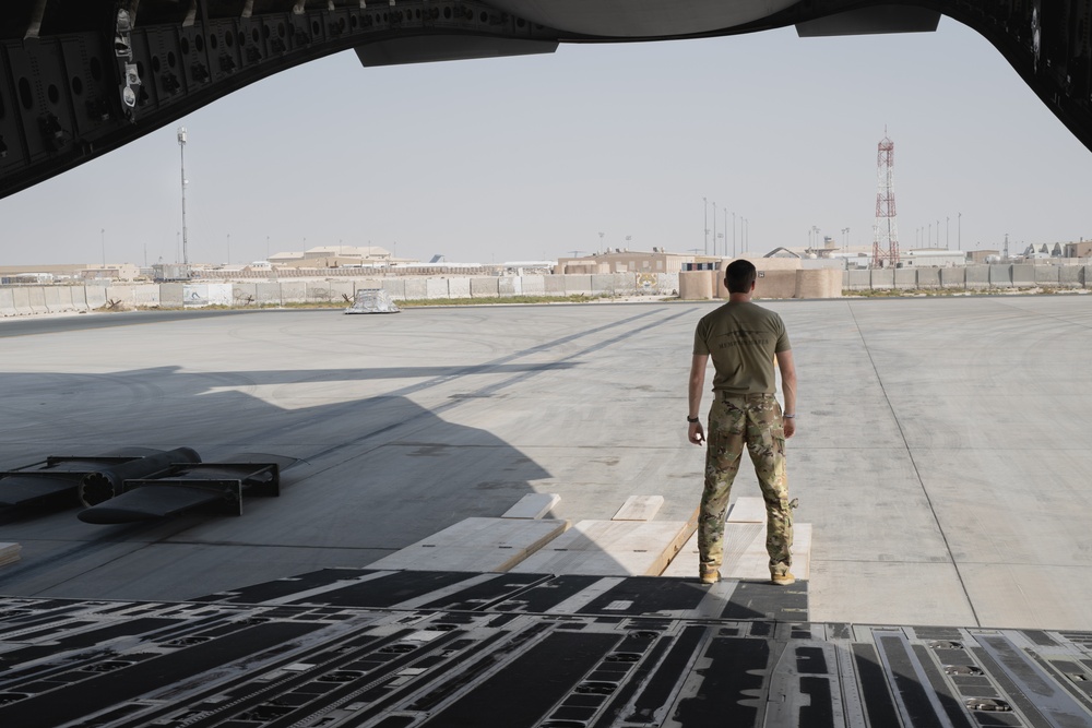 C-17 Globemaster III offload AH-64E Apaches in the USCENTCOM area of responsibility
