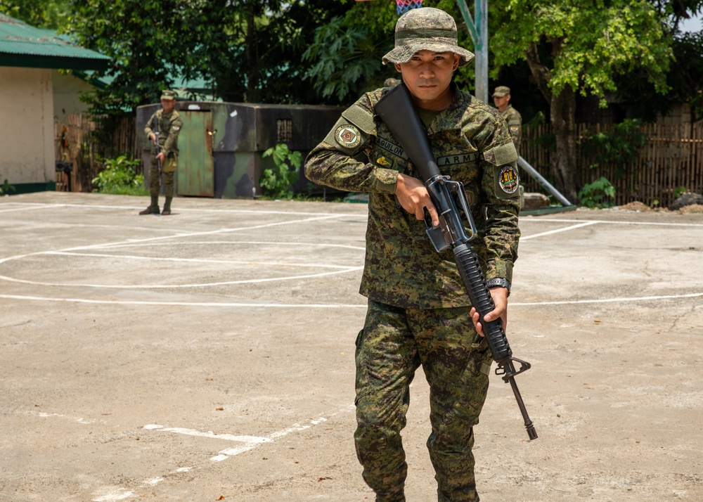 Engineer Advisor Team trains new Philippine Army combat engineer unit