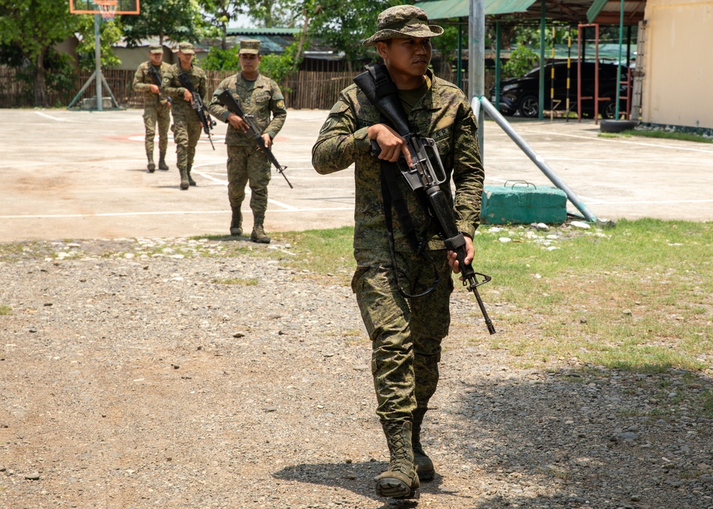 Engineer Advisor Team trains new Philippine Army combat engineer unit