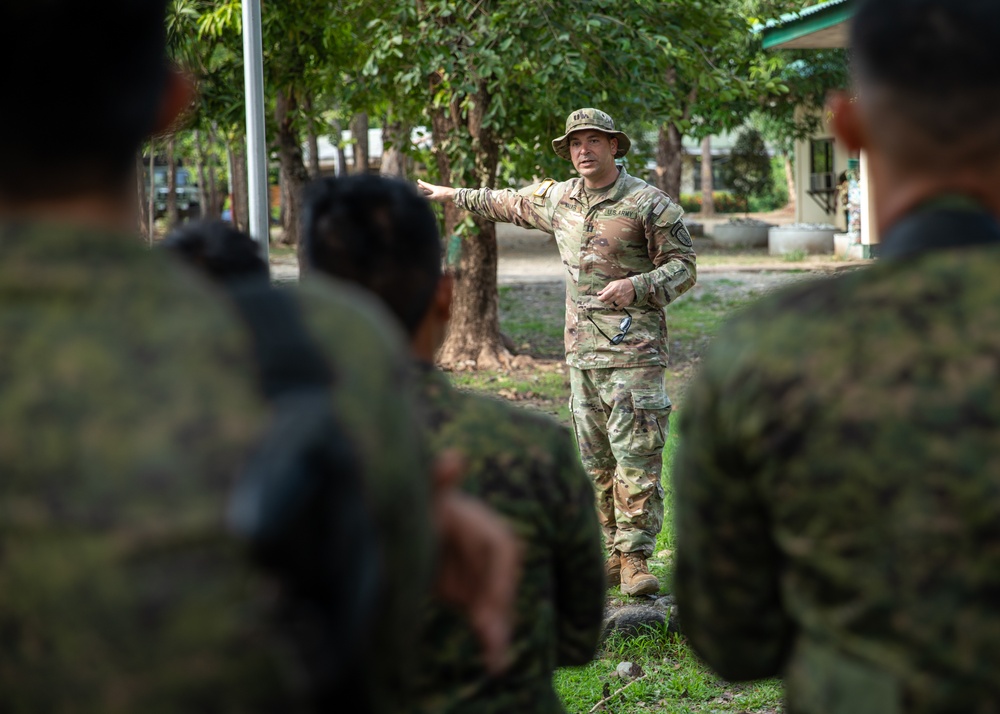 Engineer Advisor Team trains new Philippine Army combat engineer unit