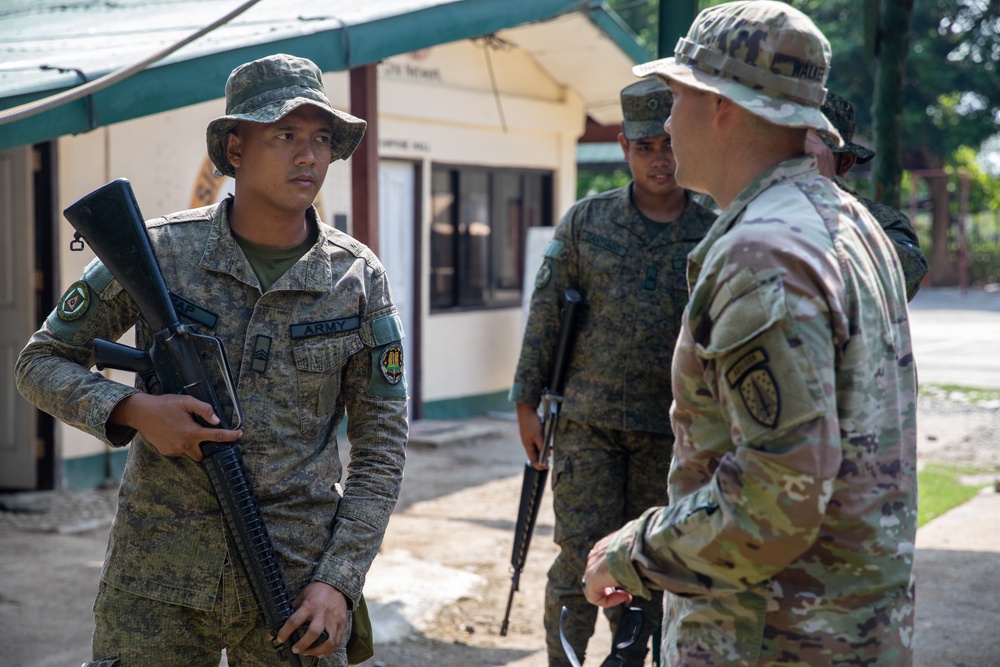 Engineer Advisor Team trains new Philippine Army combat engineer unit