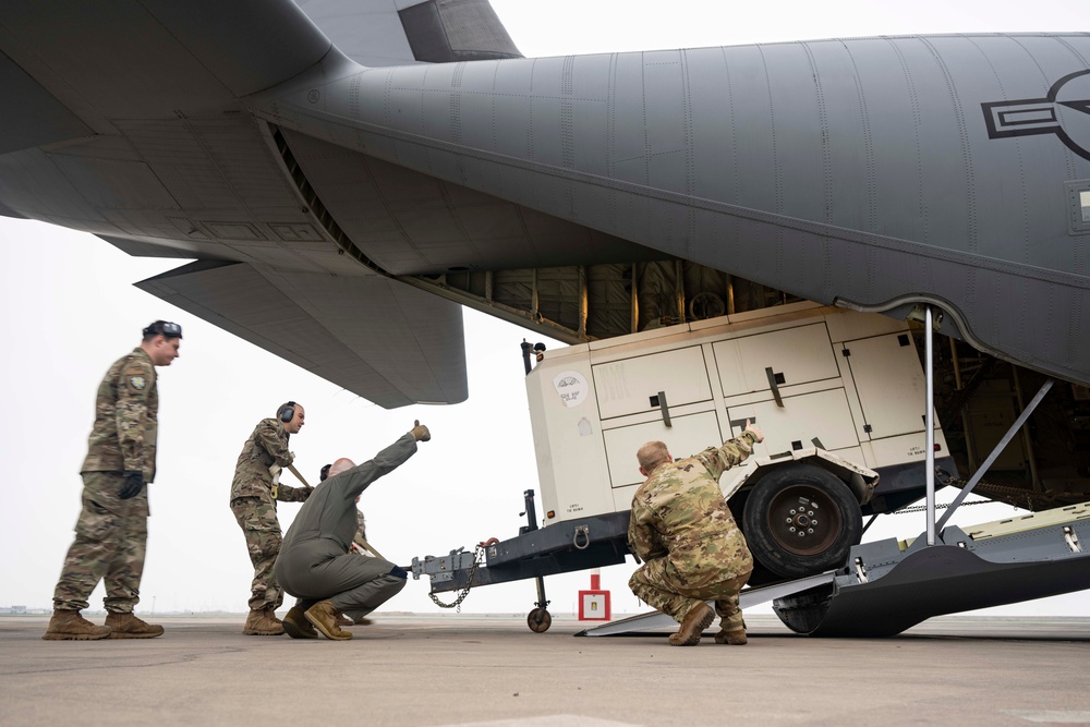 Peru, US partners for cargo delivery and static line jump