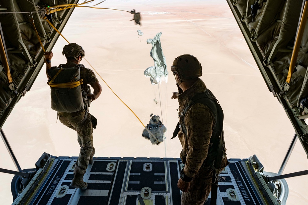 Peru, US partners for cargo delivery and static line jump