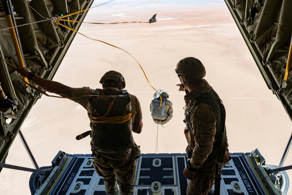 Peru, US partners for cargo delivery and static line jump