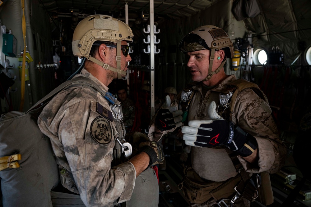Peru, US partners for cargo delivery and static line jump