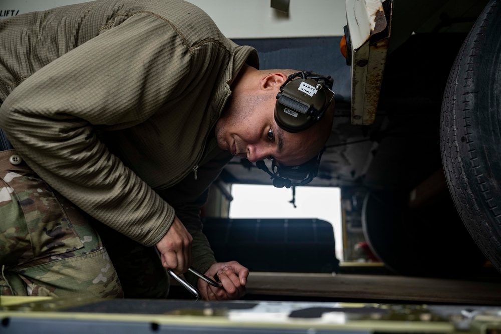 Peru, US partners for cargo delivery and static line jump