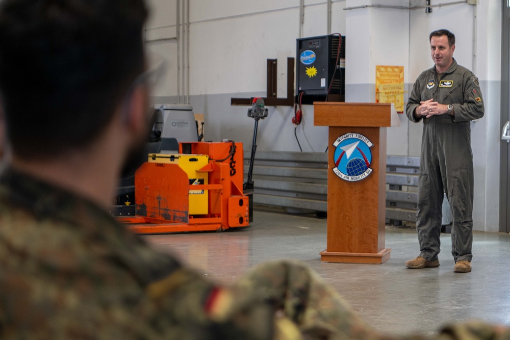 52nd FW and 726th AMS present tokens of appreciation to Bundeswehr members