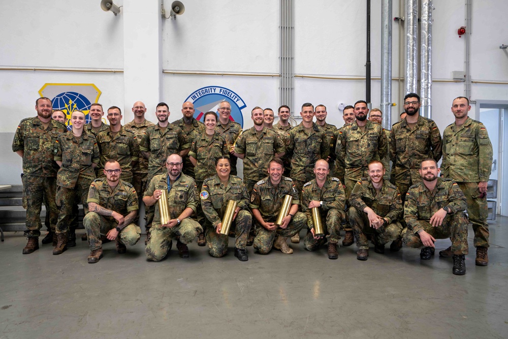 52nd FW and 726th AMS present tokens of appreciation to Bundeswehr members