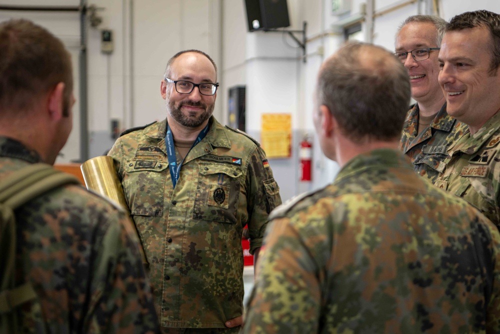 52nd FW and 726th AMS present tokens of appreciation to Bundeswehr members