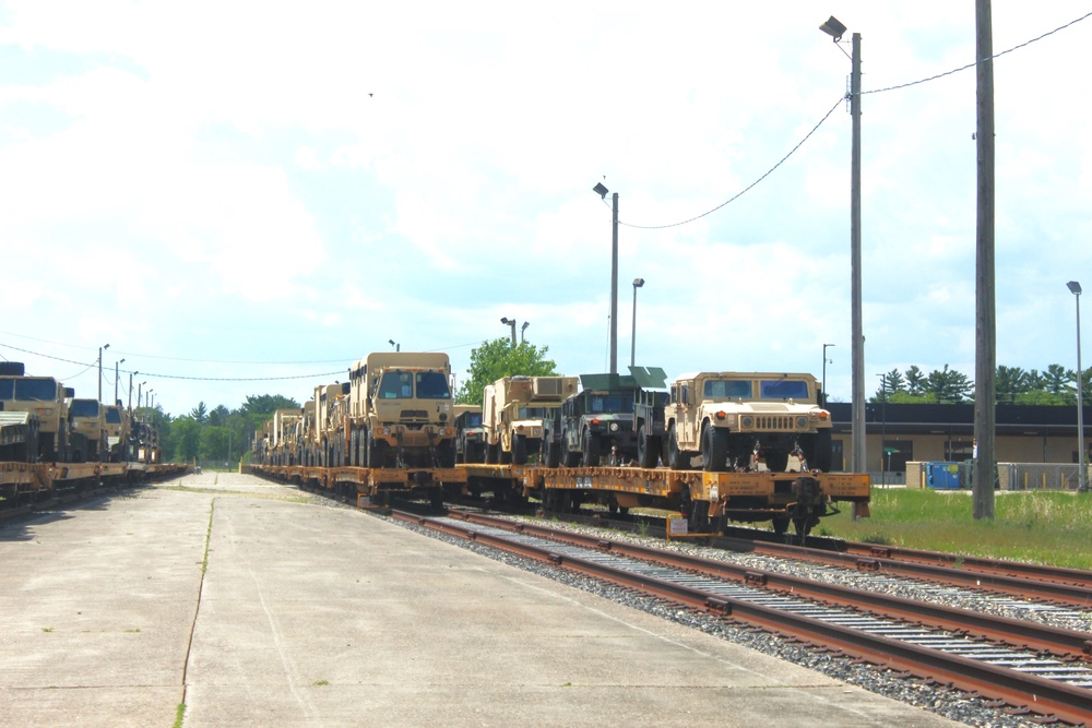 32nd Infantry Brigade Combat Team Soldiers complete ‘largest rail movement with civilian linehaul Wisconsin National Guard has ever done’