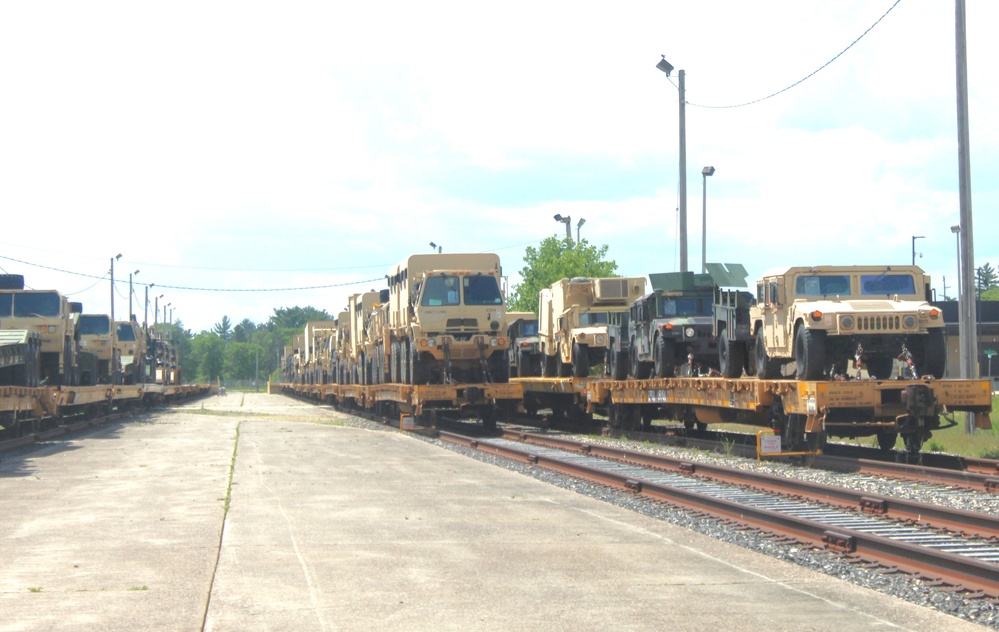 32nd Infantry Brigade Combat Team Soldiers complete ‘largest rail movement with civilian linehaul Wisconsin National Guard has ever done’