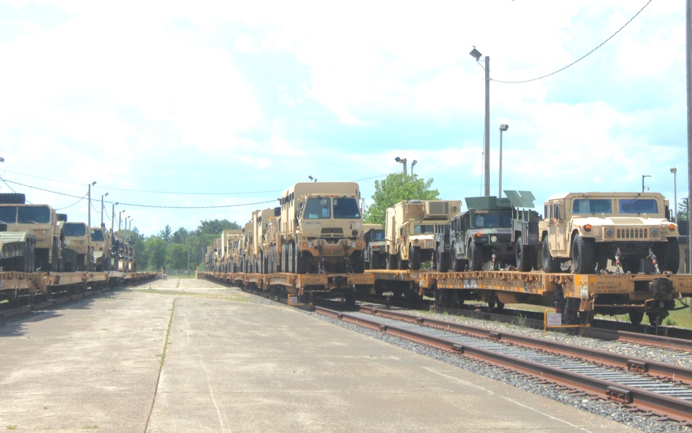 32nd Infantry Brigade Combat Team Soldiers complete ‘largest rail movement with civilian linehaul Wisconsin National Guard has ever done’