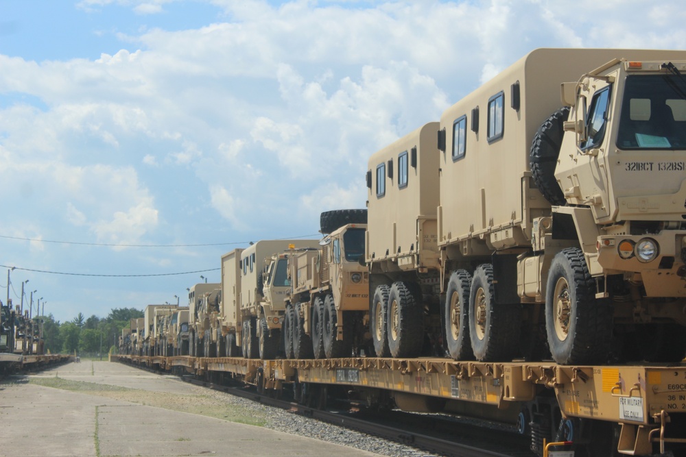 32nd Infantry Brigade Combat Team Soldiers complete ‘largest rail movement with civilian linehaul Wisconsin National Guard has ever done’