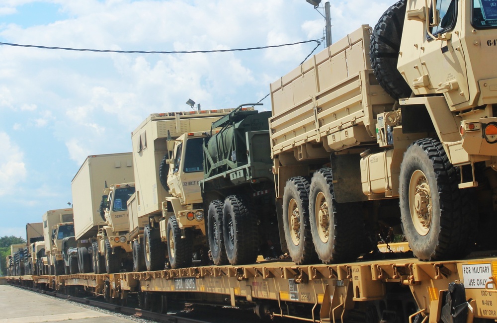 32nd Infantry Brigade Combat Team Soldiers complete ‘largest rail movement with civilian linehaul Wisconsin National Guard has ever done’